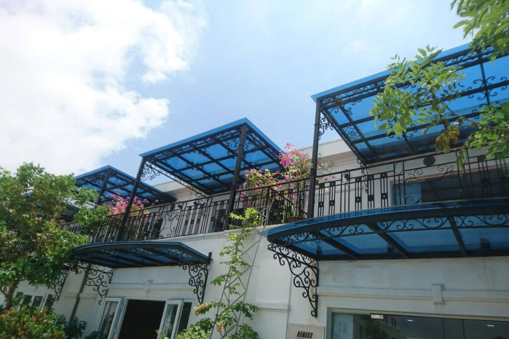 Mái che nhựa Polycarbonate - mẫu mái che sân thượng giá rẻ